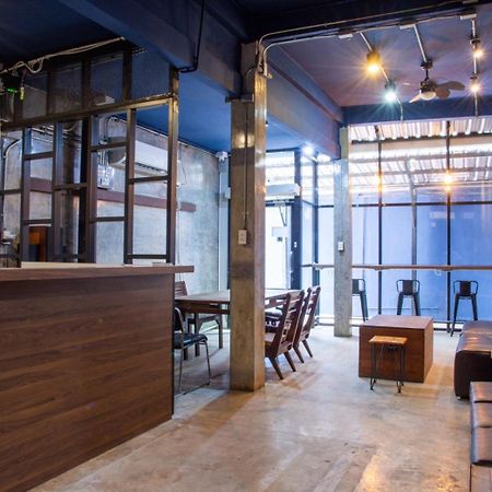 Area81 Hideout Hostel Bangkok Exterior foto
