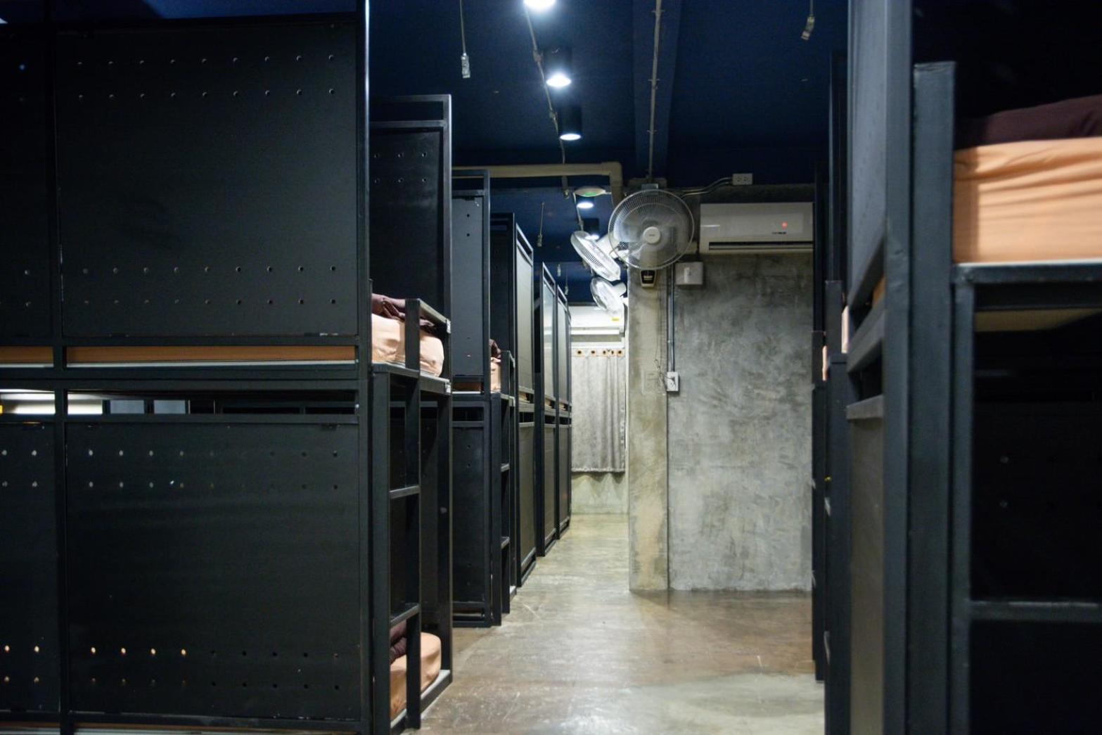 Area81 Hideout Hostel Bangkok Exterior foto